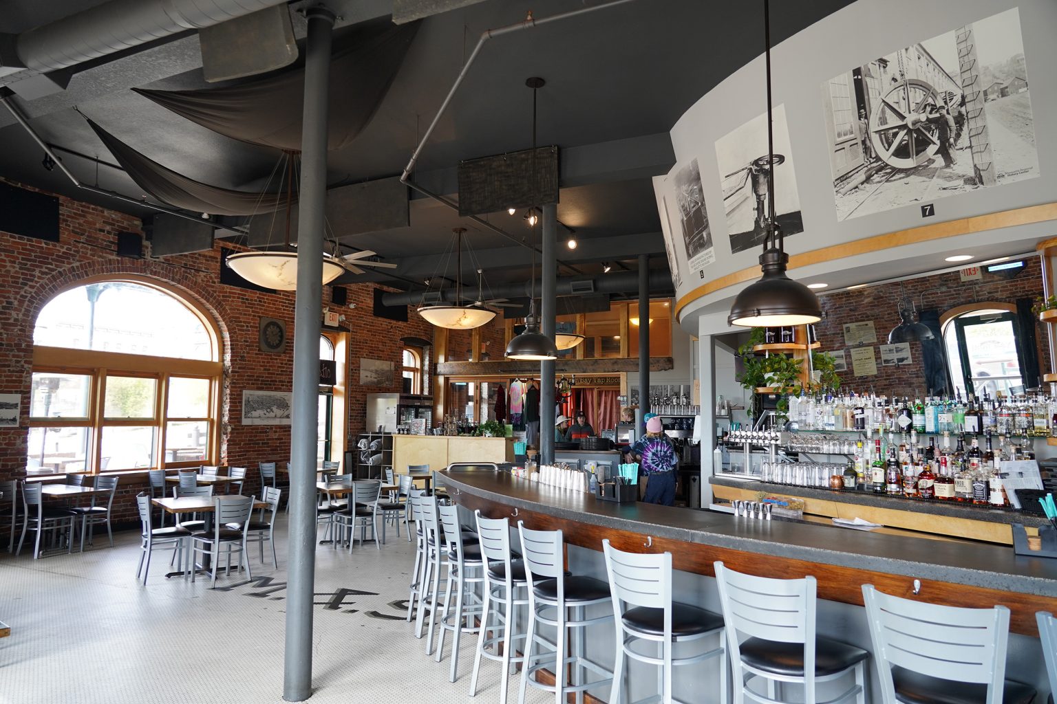 Tour Iron Bay Restaurant & Drinkery